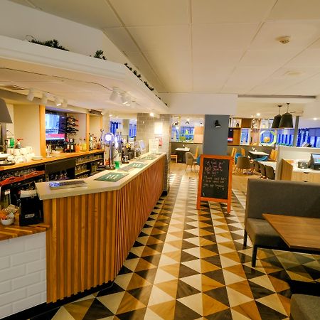 Holiday Inn Warrington By Ihg Экстерьер фото