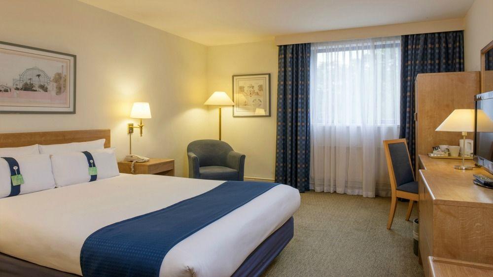 Holiday Inn Warrington By Ihg Экстерьер фото