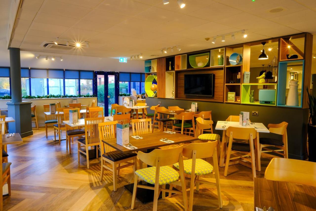 Holiday Inn Warrington By Ihg Экстерьер фото