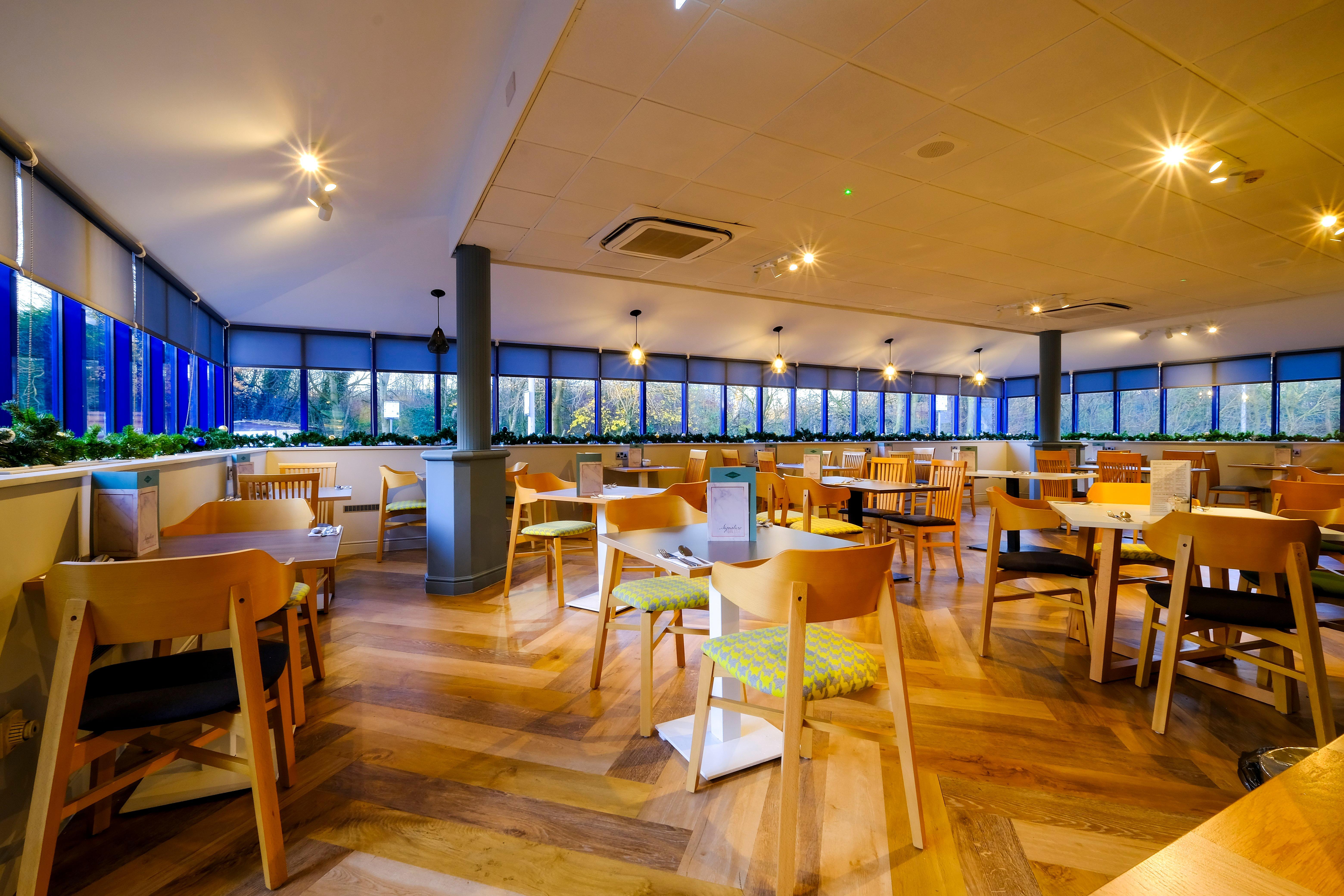 Holiday Inn Warrington By Ihg Экстерьер фото