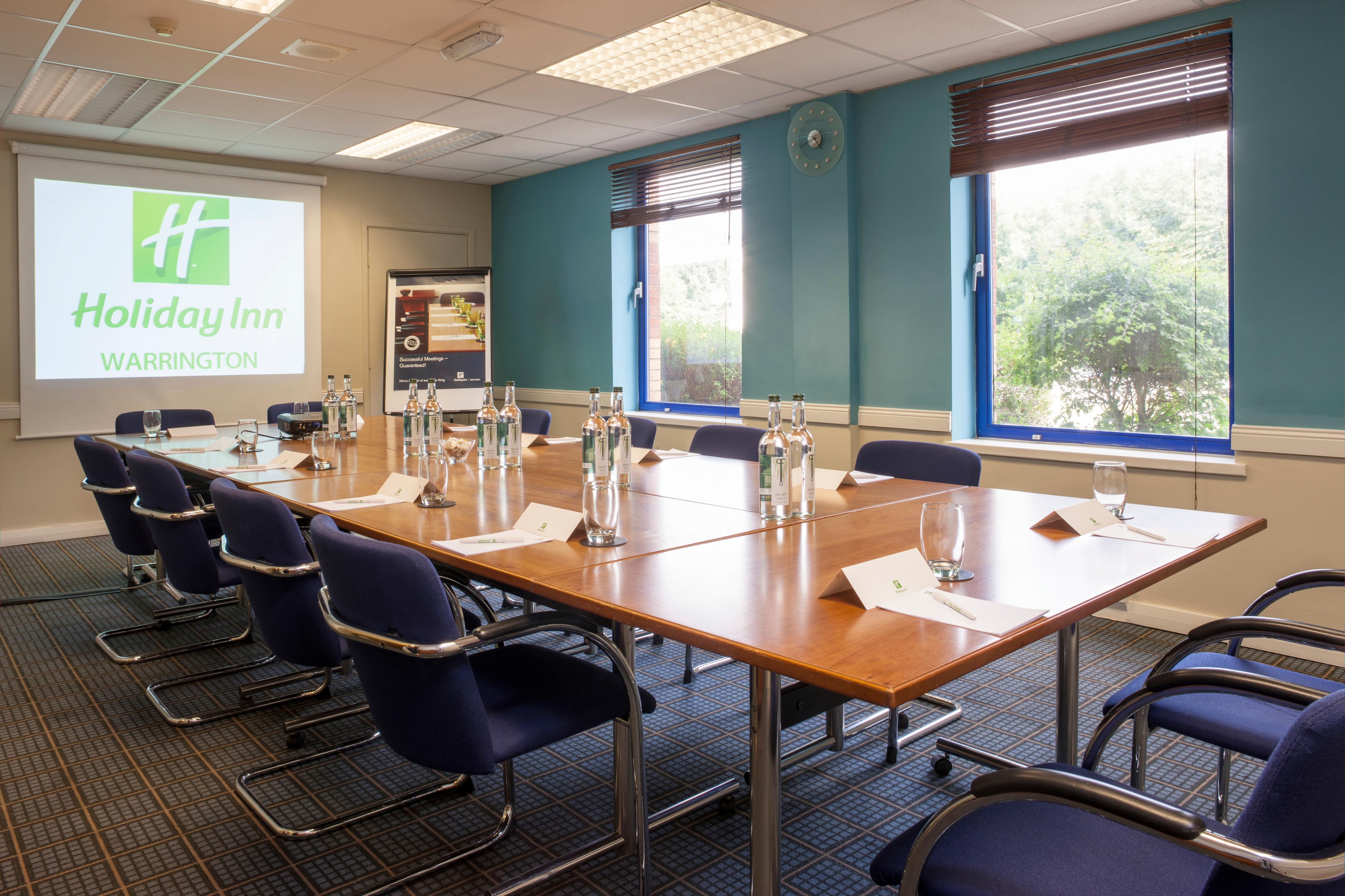 Holiday Inn Warrington By Ihg Экстерьер фото