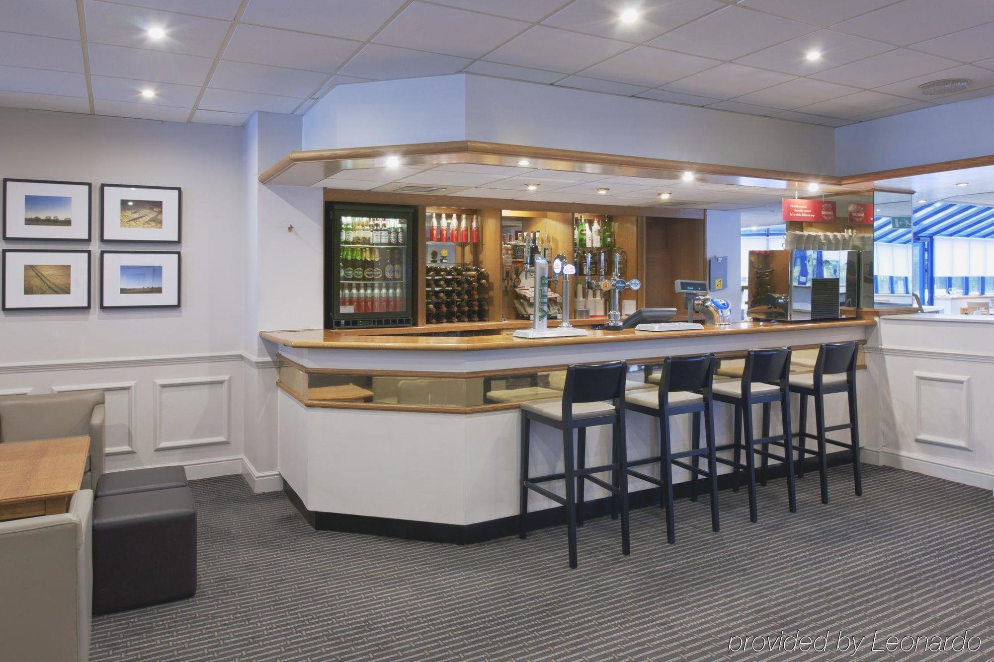 Holiday Inn Warrington By Ihg Экстерьер фото