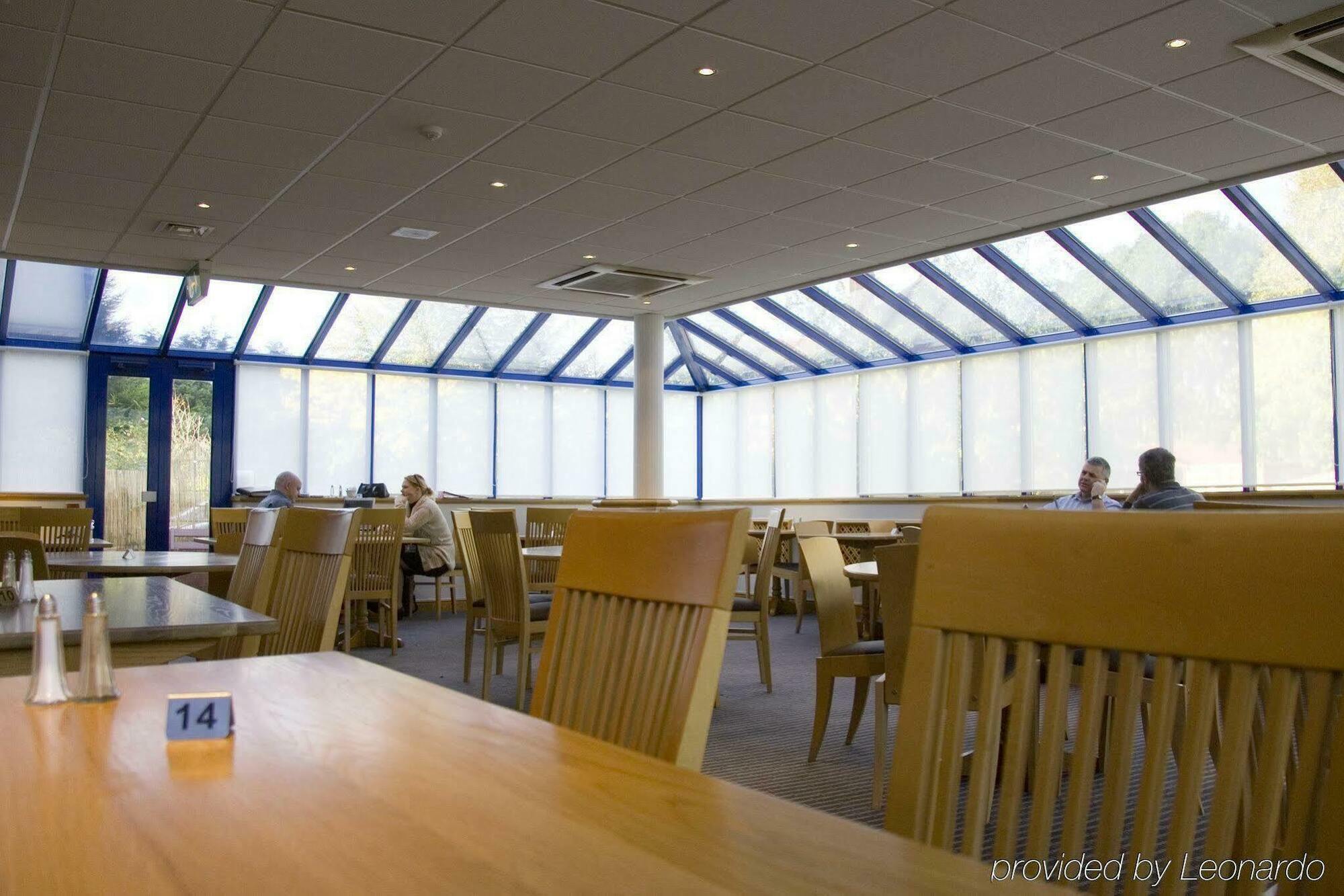 Holiday Inn Warrington By Ihg Экстерьер фото